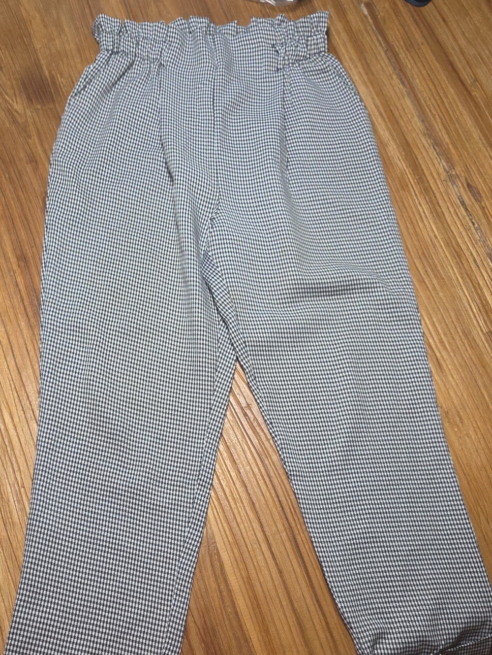 Black & White Gingham Capris with Ruffled Waist Size M